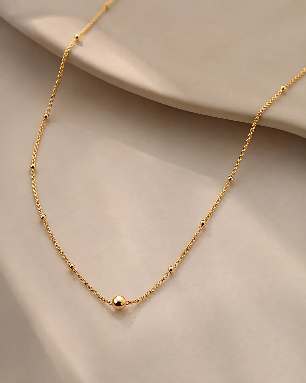Colar dourado delicado